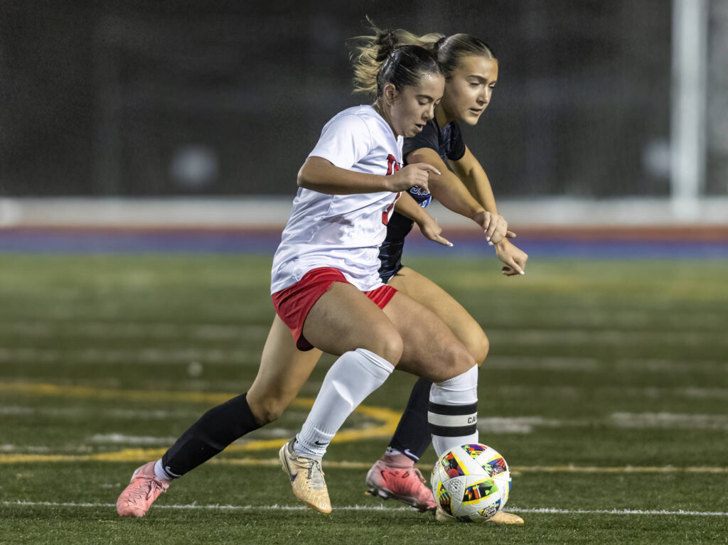 Mountlake Terrace’s Mia Rheinheimer dribbles the ball during the 3A district game against Shorewood on Oct. 30, 2025 in Shoreline, Washington. (Olivia Vanni / The Herald)
