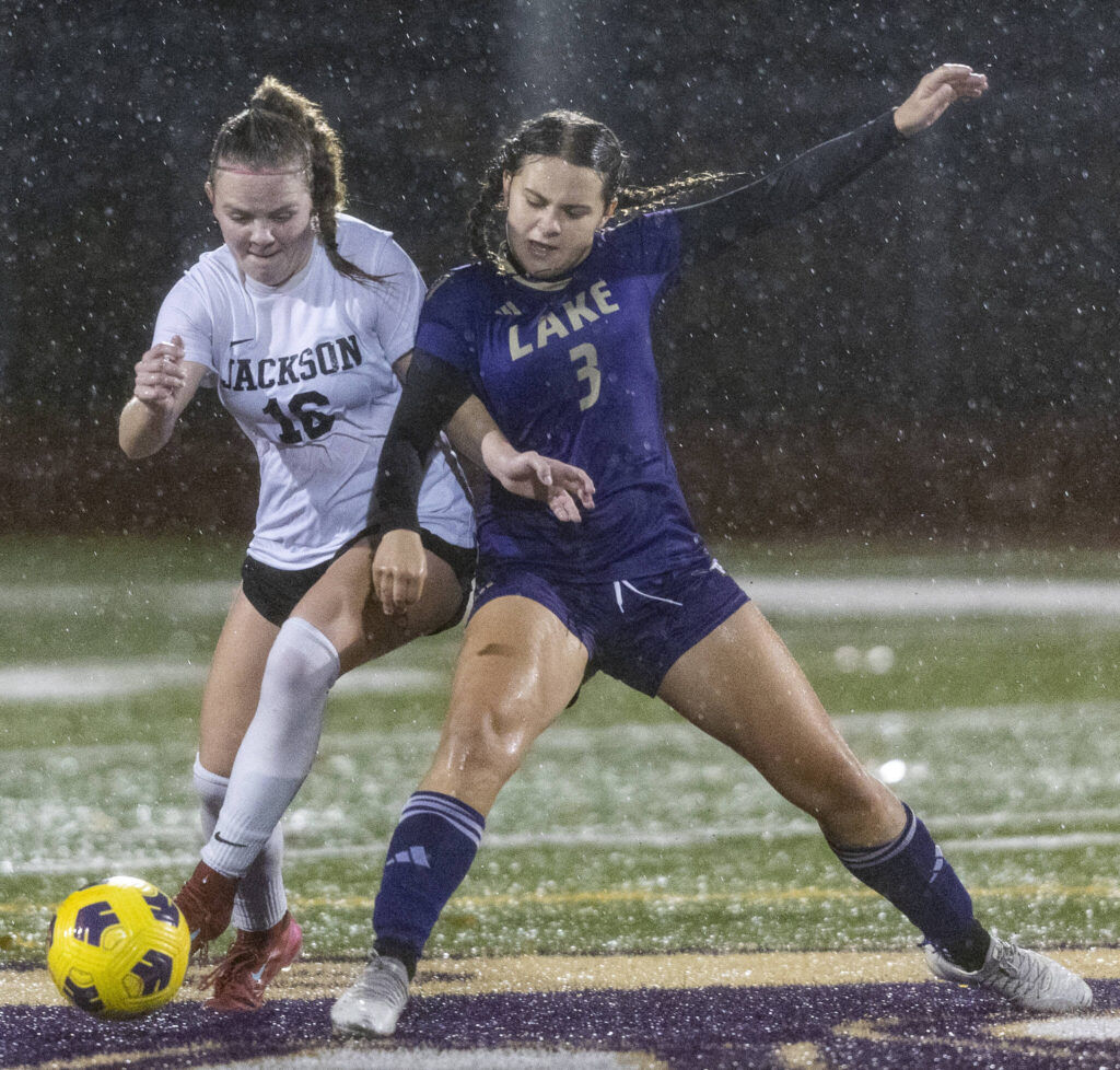 Jackson’s Sydney McCoy and Lake Stevens’ Cora Jones battle for the ball during the 4A girls district game on Nov. 5, 2025 in Lake Stevens, Washington. (Olivia Vanni / The Herald)
