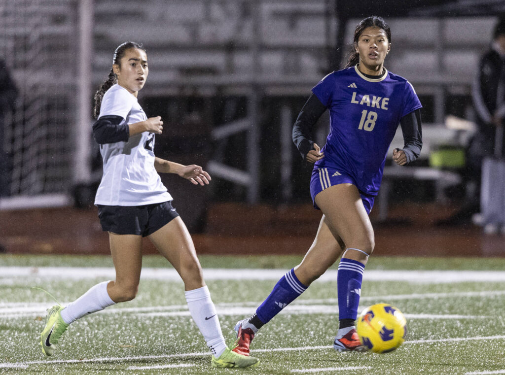 Lake Stevens’ Noelani Tupua crosses the ball during the 4A girls district game against Jackson on Nov. 5, 2025 in Lake Stevens, Washington. (Olivia Vanni / The Herald)

