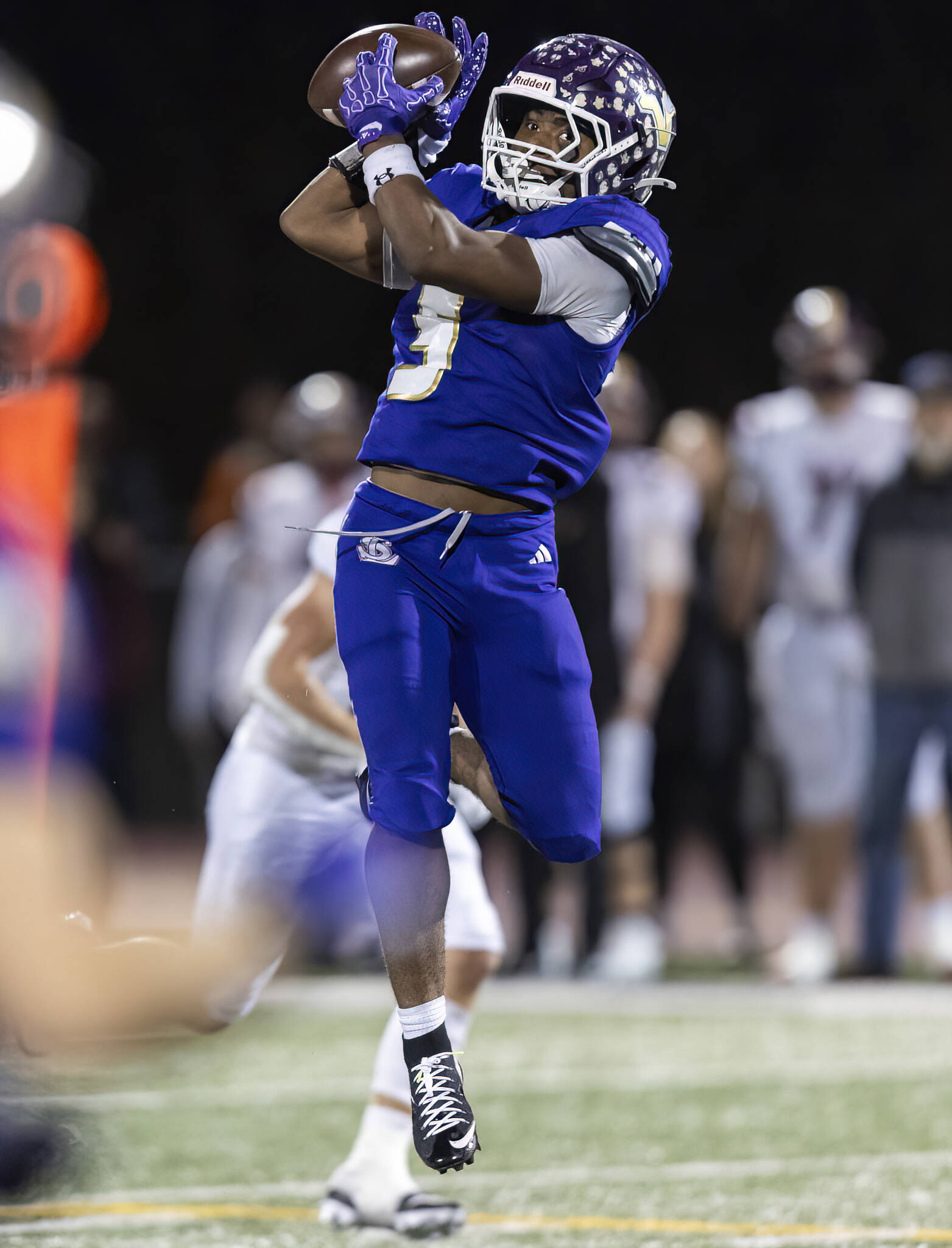 Lake Stevens’ Jayvian Ferrell makes a catch during the 4A state football quarterfinal game against Moses Lake on Nov. 22, 2025 in Lake Stevens, Washington. (Olivia Vanni / The Herald)