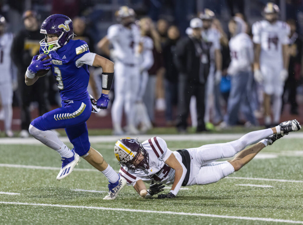 Lake Stevens’ Max Cook escapes a tackle to run the ball into the end zone for a touchdown during the 4A state football quarterfinal game against Moses Lake on Nov. 22, 2025 in Lake Stevens, Washington. (Olivia Vanni / The Herald)
