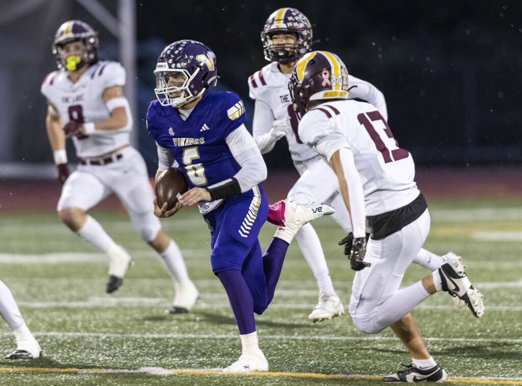 Lake Stevens’ Blake Moser runs the ball during the 4A state football quarterfinal game against Moses Lake on Nov. 22, 2025 in Lake Stevens, Washington. (Olivia Vanni / The Herald)
