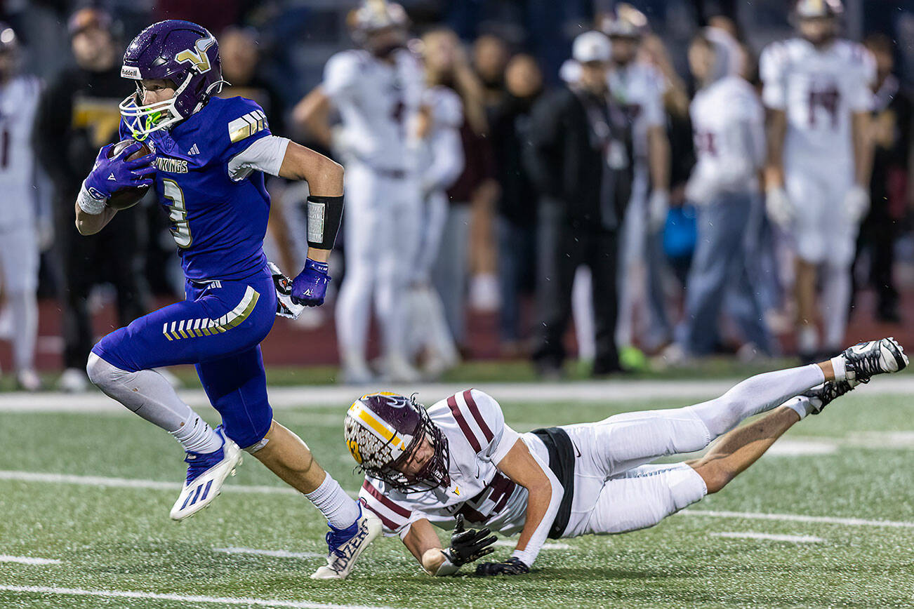 Lake Stevens’ Max Cook escapes a tackle to run the ball into the end zone for a touchdown during the 4A state football quarterfinal game against Moses Lake on Nov. 22, 2025 in Lake Stevens, Washington. (Olivia Vanni / The Herald)