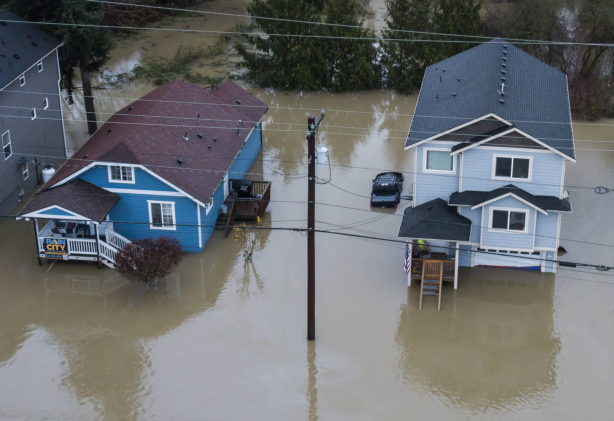 Floodwater from the Snohomish River surrounds multiple homes along Lincoln Avenue on Thursday, Dec. 11, 2025 in Snohomish, Washington. (Olivia Vanni / The Herald)