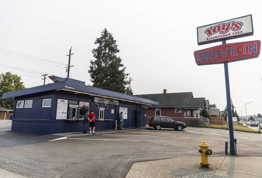 Ray&rsquo;s Drive-In on Broadway on Sept. 4, 2025 in Everett. (Olivia Vanni / The Herald)
