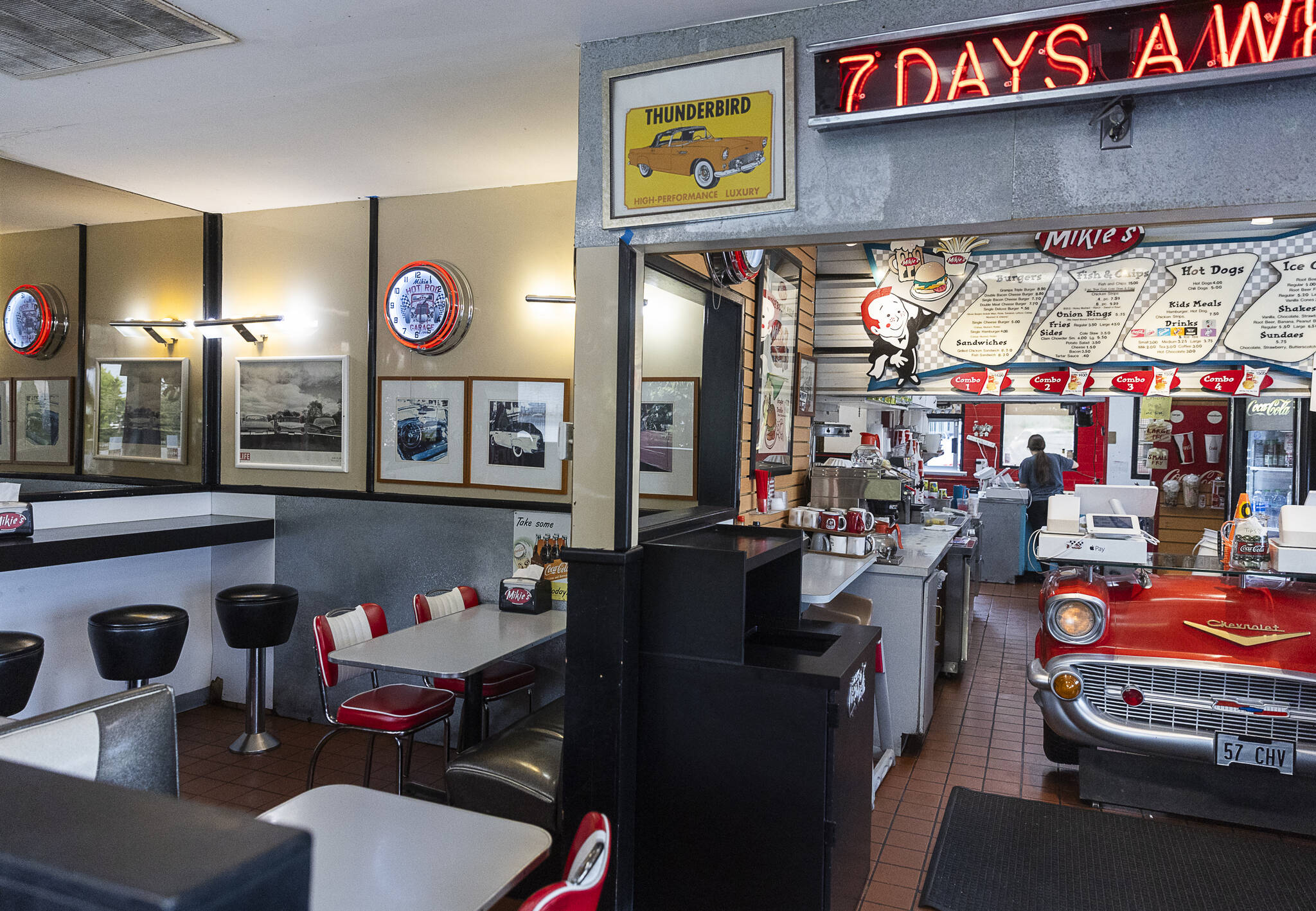 photos by Olivia Vanni / The Herald
Inside Mikies on Sept. 4 in Everett.