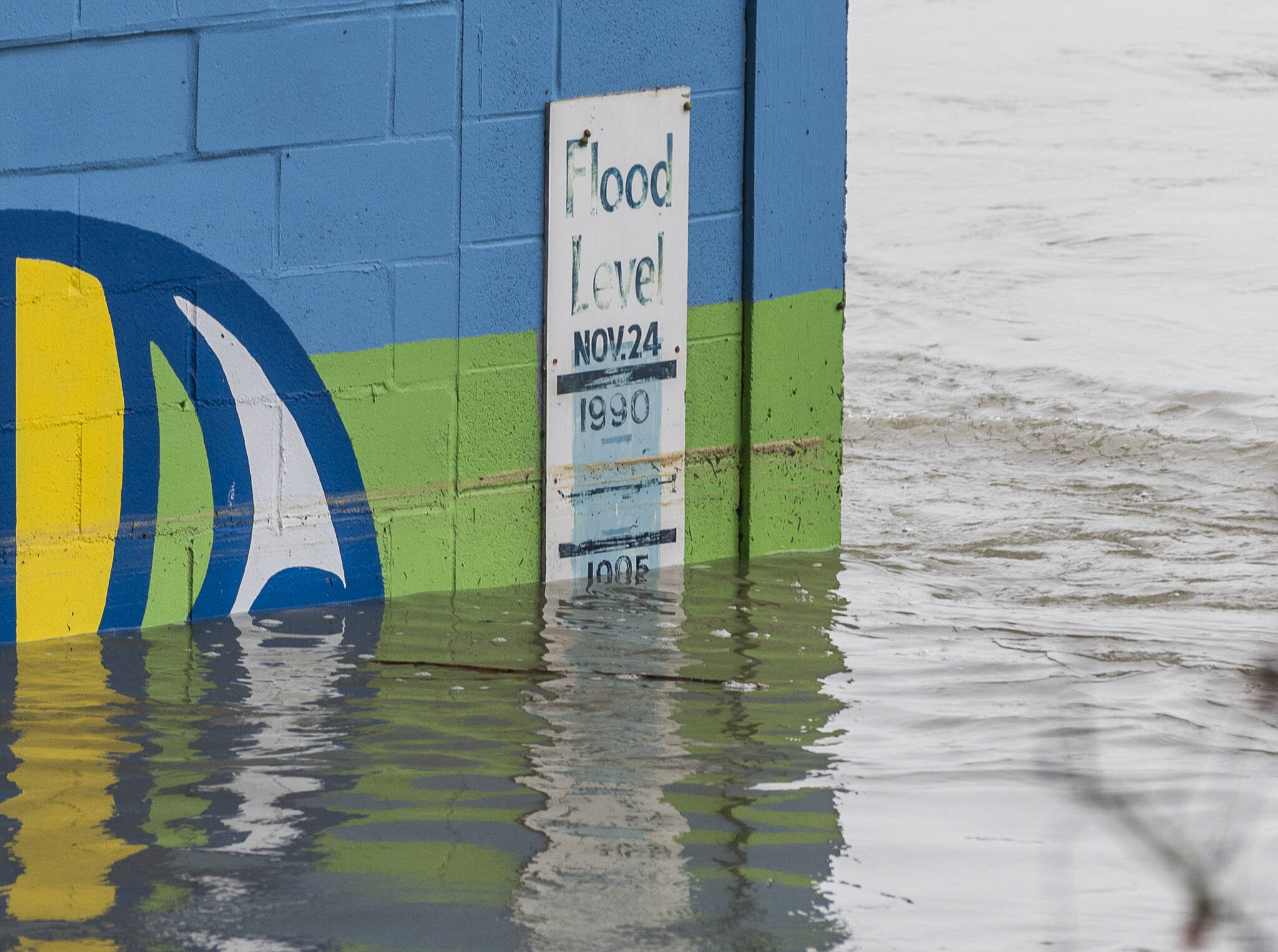 Debris shows the highest level the Snohomish River has reached on a flood level marker located along the base of the Todo Mexico building on First Street on Friday, Dec. 12, 2025 in Snohomish, Washington. (Olivia Vanni / The Herald)