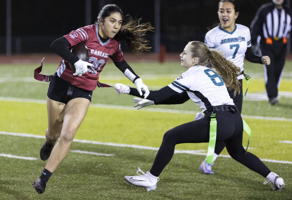 Cascade&rsquo;s Zuly Martinez runs the ball against Jackson during the game on Wednesday, Jan. 14, 2026 in Everett, Washington. (Olivia Vanni / The Herald)
