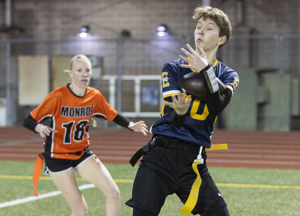 Everett&rsquo;s Mila Kosovich catches the ball in the end zone for a touchdown against Monroe during the game on Wednesday, Jan. 14, 2026 in Everett, Washington. (Olivia Vanni / The Herald)
