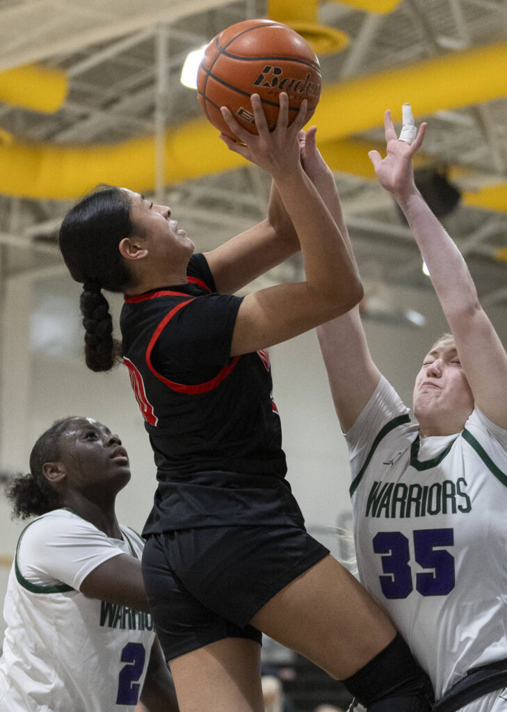 Archbishop Murphy&rsquo;s Ashley Fletcher shoots a layup during the game against Edmonds-Woodway on Tuesday, Jan. 20, 2026 in Edmonds, Washington. (Olivia Vanni / The Herald)
