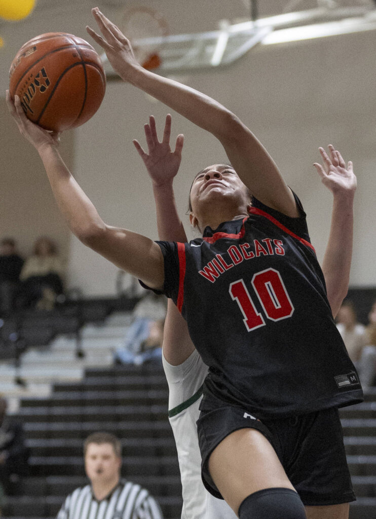 Archbishop Murphy&rsquo;s Ashley Fletcher makes a layup during the game against Edmonds-Woodway on Tuesday, Jan. 20, 2026 in Edmonds, Washington. (Olivia Vanni / The Herald)

