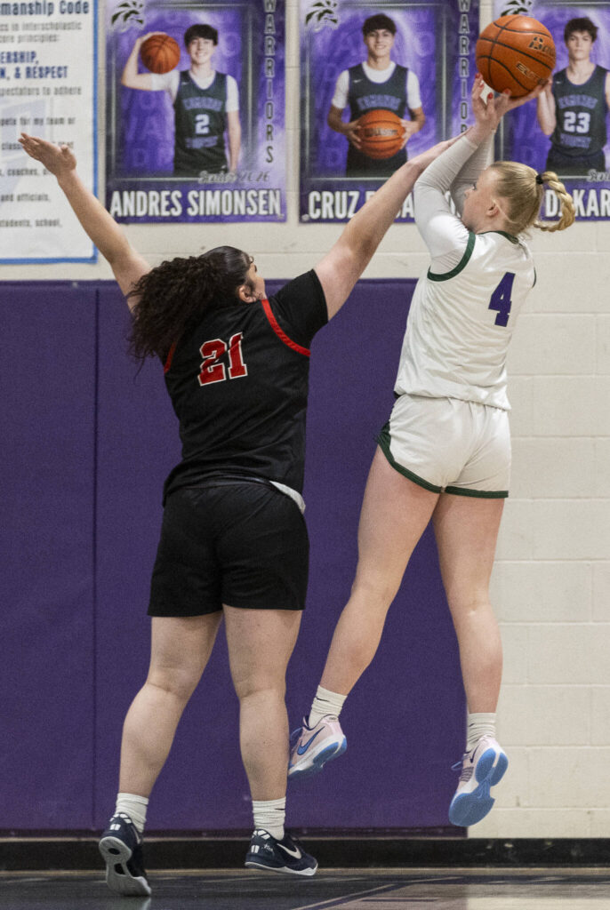 Archbishop Murphy&rsquo;s Celine Wright blocks a shot by Edmonds-Woodway&rsquo;s Finley Wichers during the game on Tuesday, Jan. 20, 2026 in Edmonds, Washington. (Olivia Vanni / The Herald)
