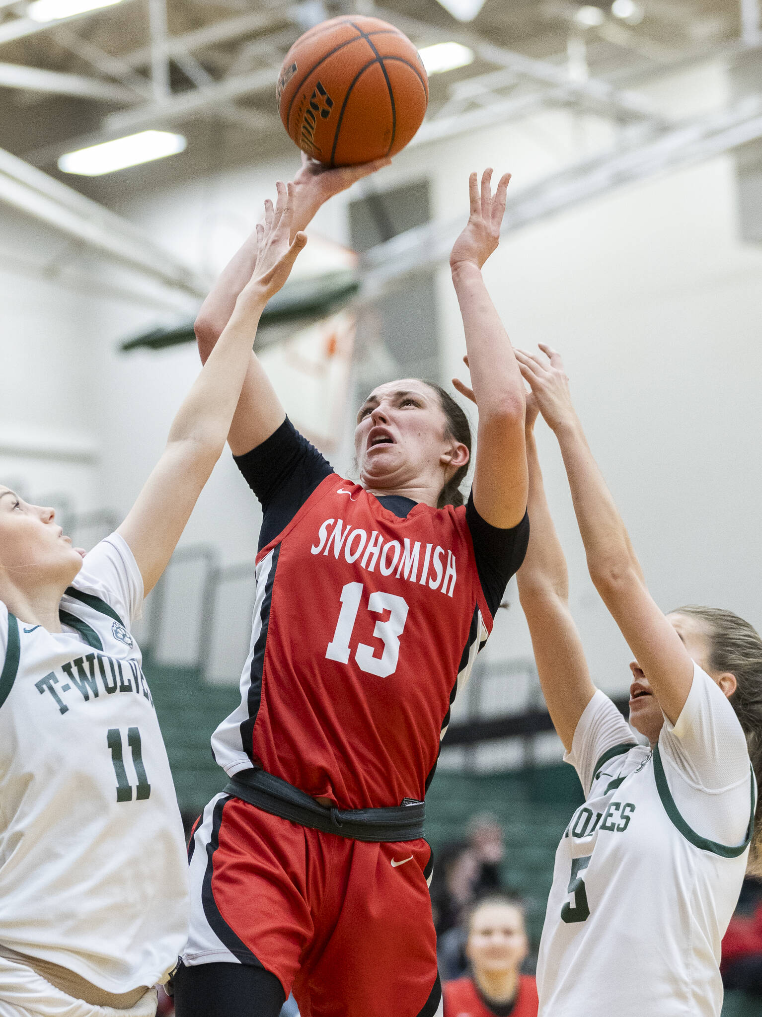 Snohomishs Sienna Capelli shoots the ball during the game against Jackson on Thursday, Jan. 22, 2026 in Mill Creek, Washington. (Olivia Vanni / The Herald)