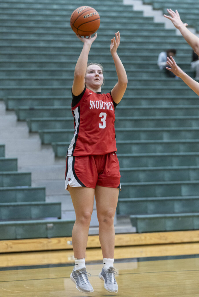 Snohomish&rsquo;s Kendall Hammer takes a three-point shot during the game against Jackson on Thursday, Jan. 22, 2026 in Mill Creek, Washington. (Olivia Vanni / The Herald)
