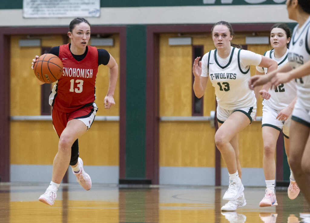 Snohomish&rsquo;s Sienna Capelli takes the ball up the court after a steal during the game against Jackson on Thursday, Jan. 22, 2026 in Mill Creek, Washington. (Olivia Vanni / The Herald)
