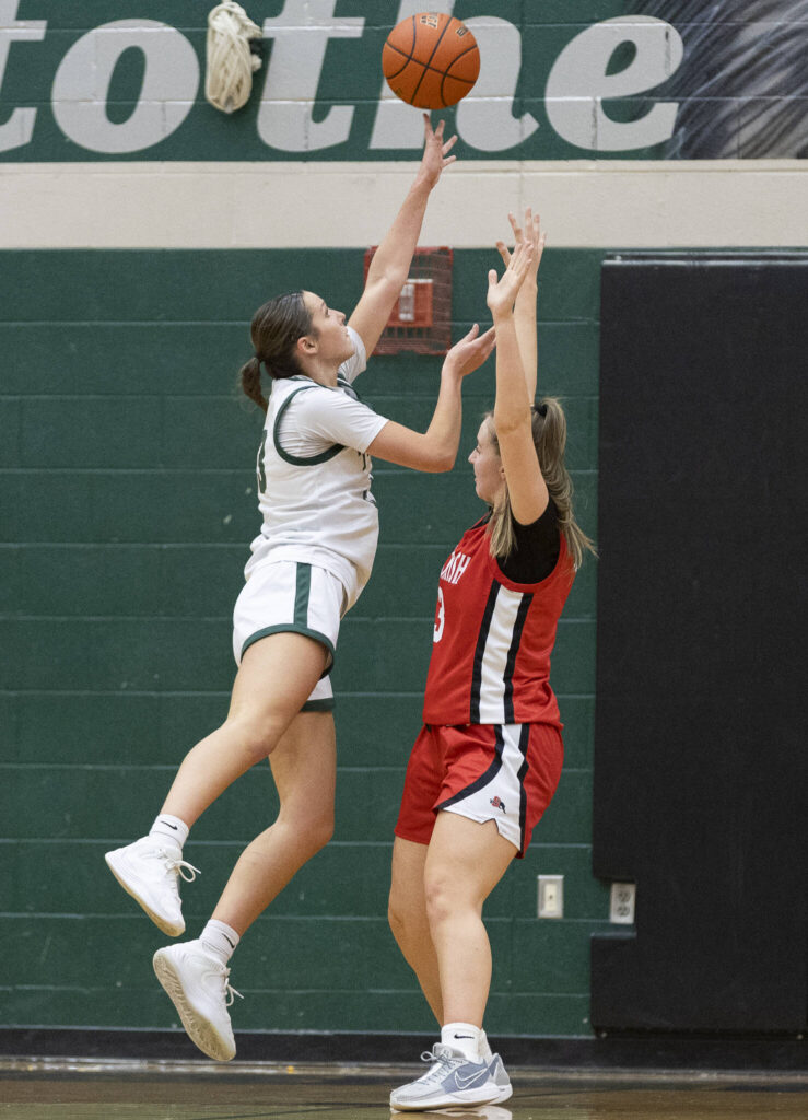 Jackson&rsquo;s Makena Devine shoots the ball while being guarded by Snohomish&rsquo;s Kendall Hammer during the game on Thursday, Jan. 22, 2026 in Mill Creek, Washington. (Olivia Vanni / The Herald)
