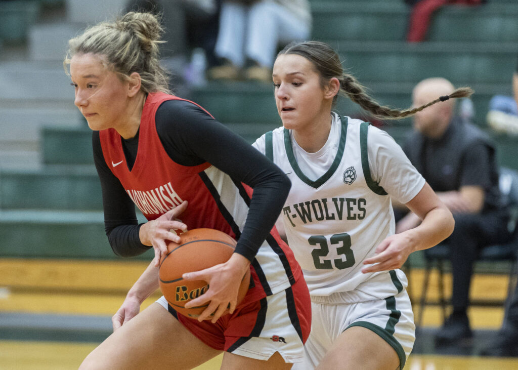 Snohomish&rsquo;s Lola Rotondo steals the ball from Jackson&rsquo;s Makena Devine during the game on Thursday, Jan. 22, 2026 in Mill Creek, Washington. (Olivia Vanni / The Herald)
