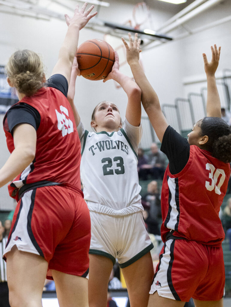 Jackson&rsquo;s Makena Devine shoots the ball while being guards by Snohomish&rsquo;s Megan VanDuine and Terrayia Baisy during the game on Thursday, Jan. 22, 2026 in Mill Creek, Washington. (Olivia Vanni / The Herald)
