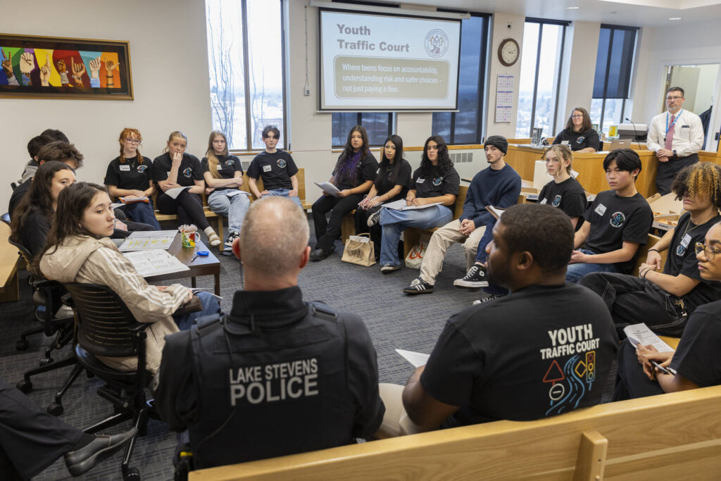 Youth Traffic Court participants listen as Lake Stevens police officer David Carter responds to a question during the session at the Snohomish County Courthouse on Friday, Jan. 30, 2026 in Everett, Washington. (Olivia Vanni / The Herald)
