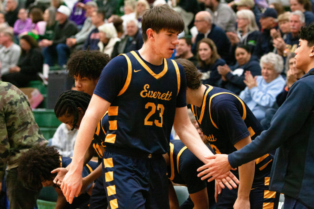Everett&rsquo;s Michael Selders checks out for a final time during a district basketball game against Edmonds-Woodway on Saturday, Feb. 21, 2026 at Jackson H.S. in Mill Creek. (Qasim Ali / The Herald)
