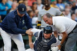 Clevenger breaks hand as Mariners lose 8-1 to Pirates