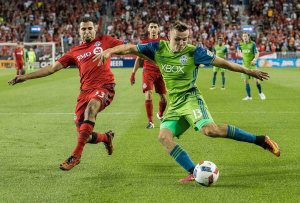 Seattle&rsquo;s Jordan Morris, right, sets himself for a shot as Toronto FC&rsquo;s Steven Beitashour defends during the second half of the Sounders&rsquo; 1-1 draw Saturday in Toronto. (Mark Blinch/The Canadian Press via AP)