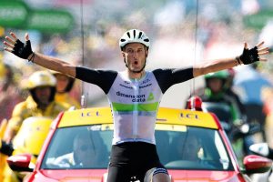 Cummings wins Tour de France’s 7th stage in wacky fashion