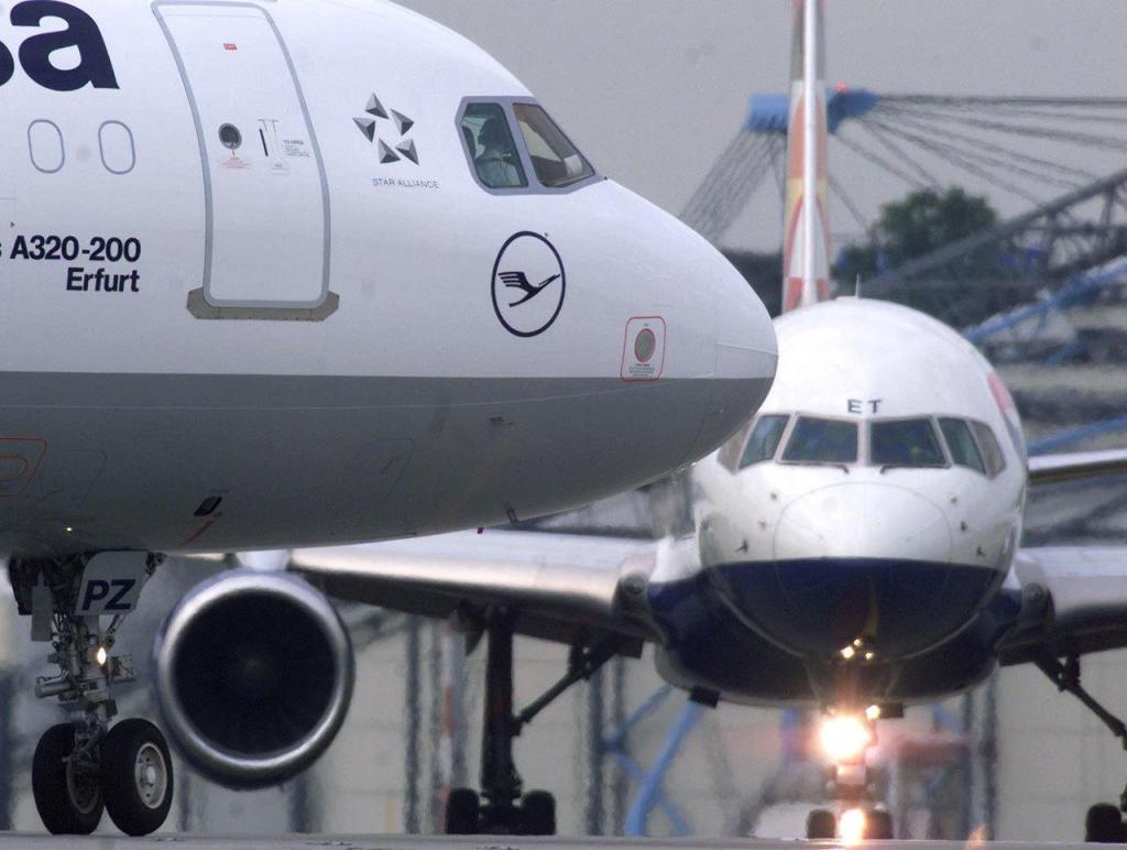 Aircraft on the taxiway in 2000 at the international airport in Duesseldorf, Germany. At left is an Airbus A320-200 of Lufthansa, and at right is a Boeing 757 of Deutsche BA (German British Airways). (Edgar R. Schoepal / Associated Press)