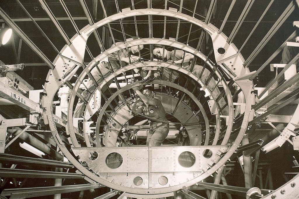 B-29A fuselage workers in Renton. Boeing learned valuable lessons from its B-47 bomber, the first American airplane with swept wings and podded engines. (The Boeing Co.)