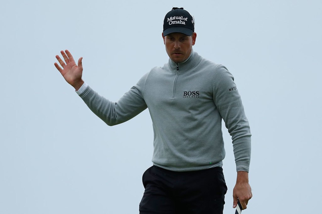 Stenson leads, Mickelson a shot back at chilly British Open