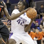 Washington&rsquo;s Donaven Dorsey in action against Oregon State on Jan. 15 in Seattle. Head coach Lorenzo Romar announced Wednesday that Dorsey, a junior guard, will transfer from Washington with two years of college eligibility remaining.                                Elaine Thompson / Associated Press