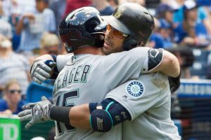 Cruz’s 2 HRs, 7 RBI power Mariners to 14-5 rout of Blue Jays