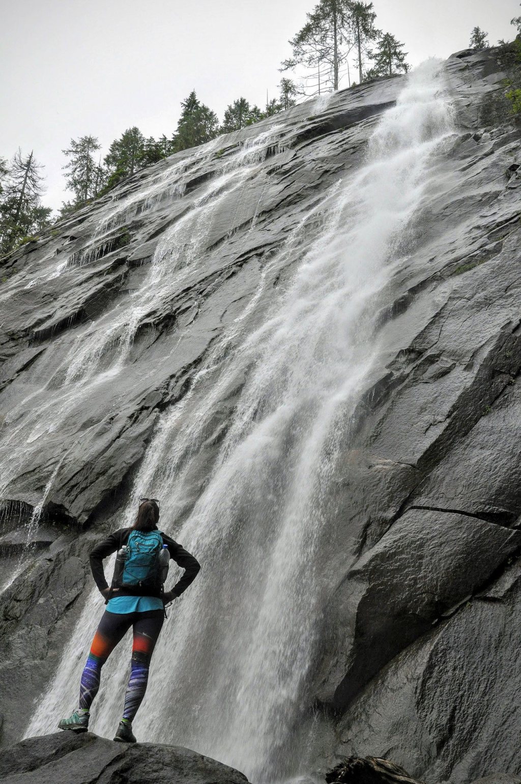 Rachel Wood looks up at Bridal Veil Falls. (Brandon Fralic / For The Herald)