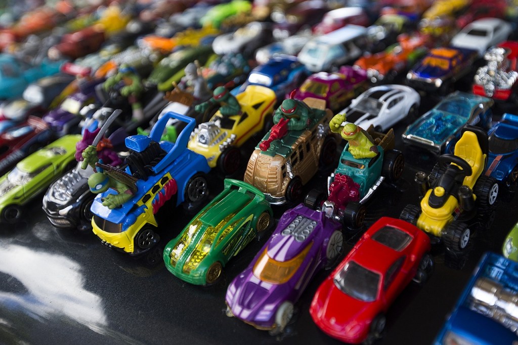 Toy Hot Wheels cars sit glued in rows to the front of Dave Heykamp&rsquo;s GMC Envoy on Wednesday, July 20, 2016. (Ian Terry / The Herald)