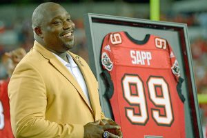 Pro Football Hall of Famer Warren Sapp bitten by shark