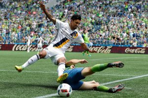 Late goal keeps Schmetzer from winning his Sounders’ debut