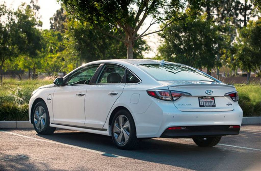 An electric motor and four-cylinder gasoline engine produce a total 202 horsepower in the 2016 Hyundai Sonata Plug-in Hybrid. (Manufacturer photo)