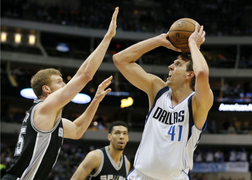 Nowitzki agrees to two-year contract to stay with Dallas