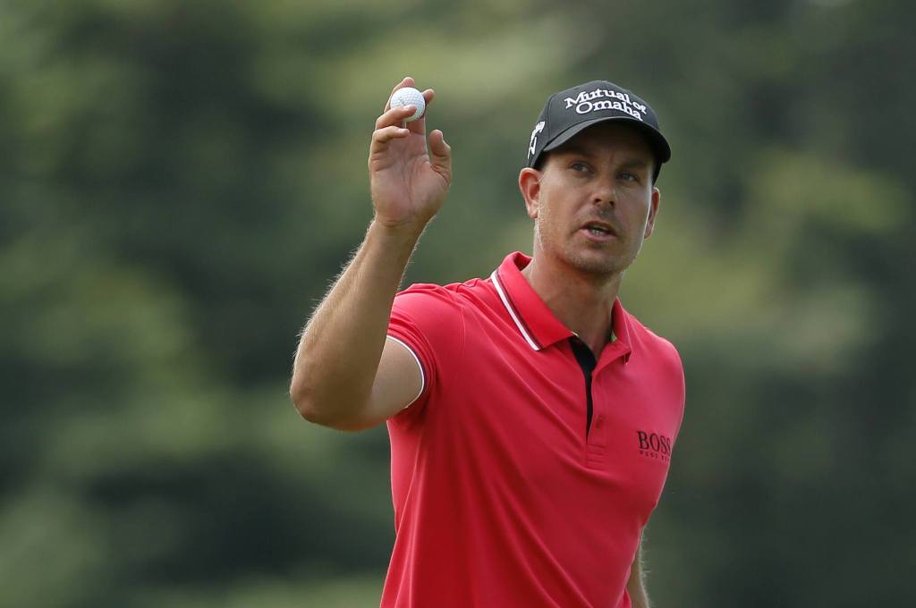 Henrik Stenson waves to the crowd after his putt on the 18th hole during the second round of the PGA Championship at Baltusrol Golf Club in Springfield, N.J. on Friday. (AP Photo/Tony Gutierrez)