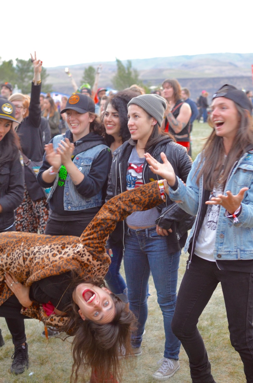 Members of Thunderpussy, La Luz, Sundries and A String Of Pearls enjoying Shannon and The Clams together.
