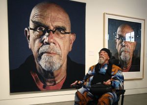 Shortly after arriving at the Schack, artist Chuck Close tours the main floor.