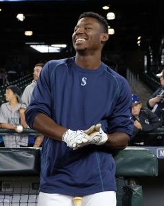 Mariners first-round draft pick Kyle Lewis will play for the AquaSox, but he may head to Seattle&rsquo;s spring training complex in Peoria, Ariz., for several days before reporting to Everett.