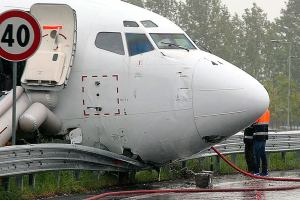 737 cargo plane overshoots runway at Italian airport