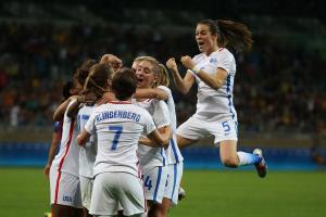 Solo comes up big as U.S. women hold off France 1-0
