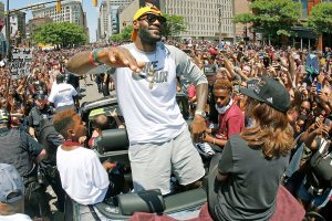 James agrees to 3-year, $100 million deal with Cavaliers