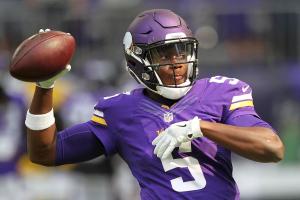 Vikings QB Bridgewater suffers complete tear of ACL in left knee