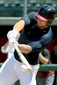 Tebow shows power but iffy skills in MLB showcase workout