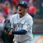 Rangers pound Felix, complete sweep of Mariners