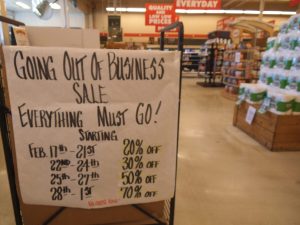 Roger&rsquo;s Market Place in Mountlake Terrace is closing after the death of the owner Roger Bottman at the age of 75.