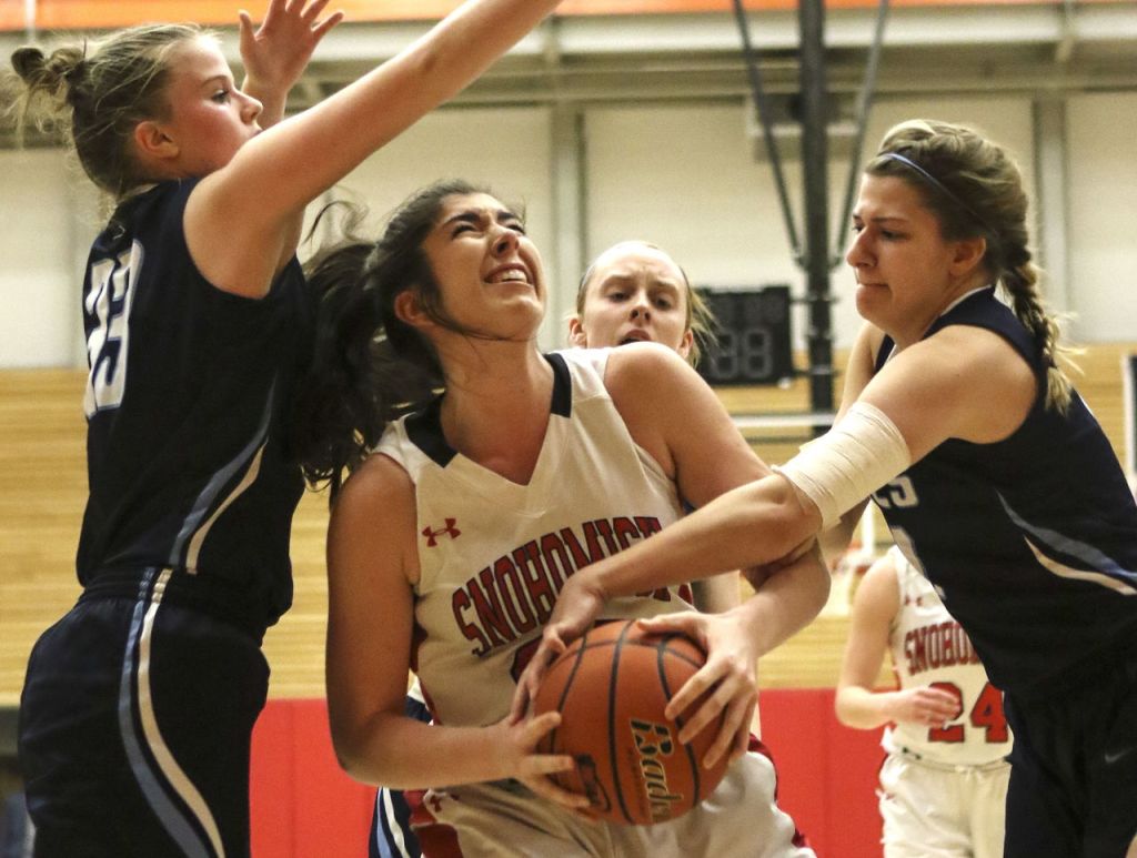 Snohomish&rsquo;s Madeline Smith gathers for a shot with Gig Harbor&rsquo;s Maddie Willett (left) and Gig Harbor&rsquo;s Sydney Bertholf defending during the Panthers&rsquo; 53-40 state regional victory Saturday at Everett Community College.